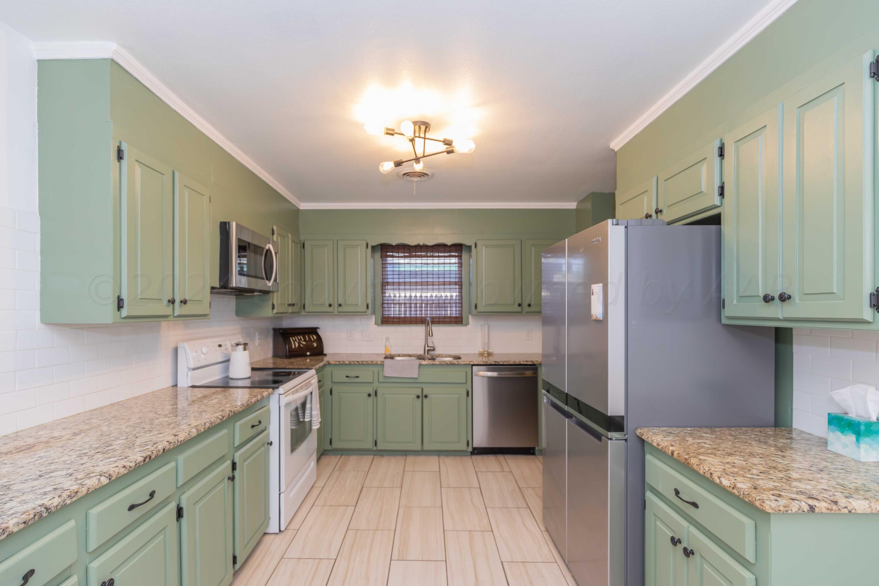 6506 Garwood Road Amarillo, TX 79109 - Photo 17 of 41 KITCHEN VIEW 1