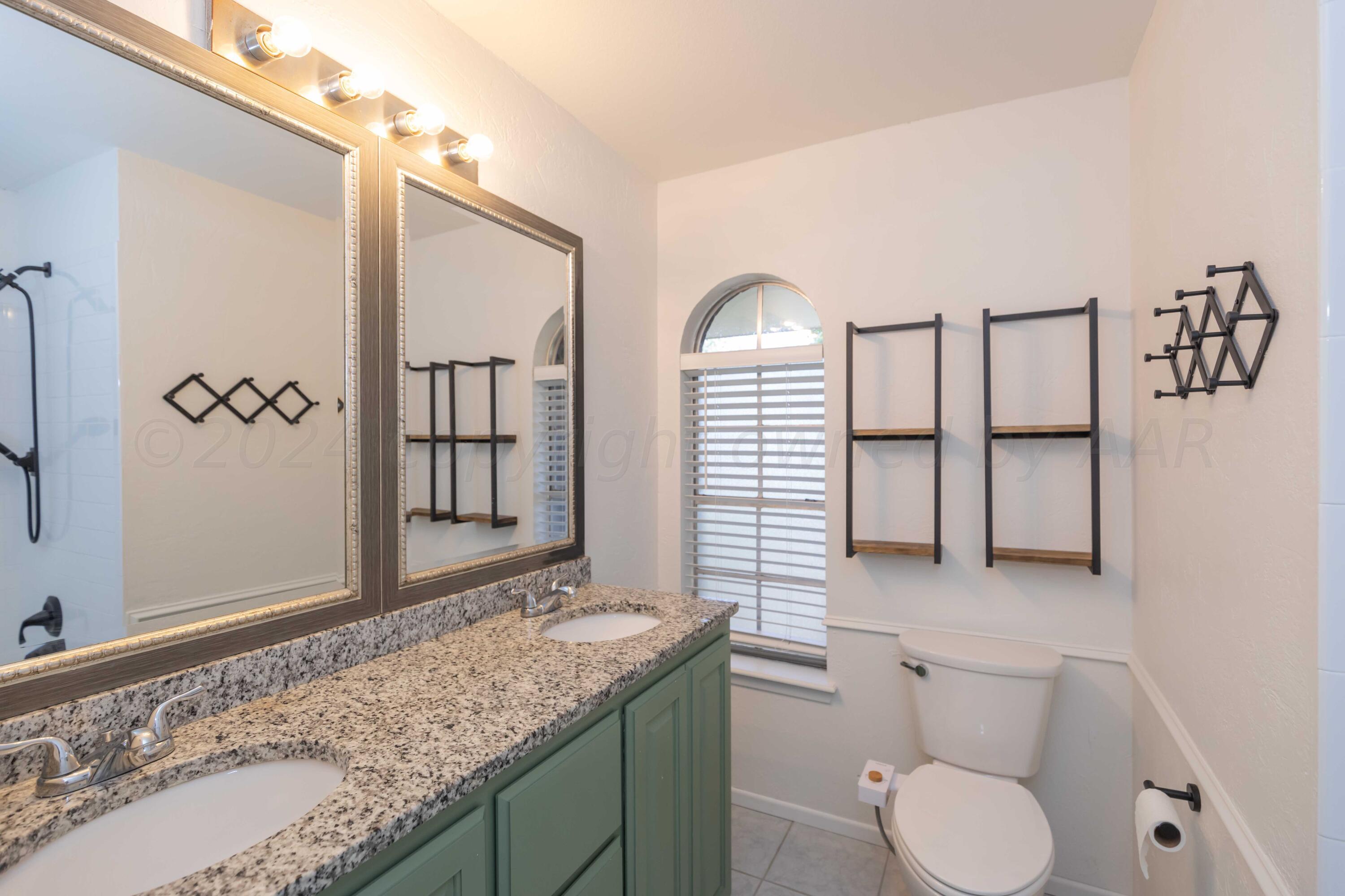 6506 Garwood Road Amarillo, TX 79109 - Photo 31 of 41 BATHROOM 2 VIEW 2