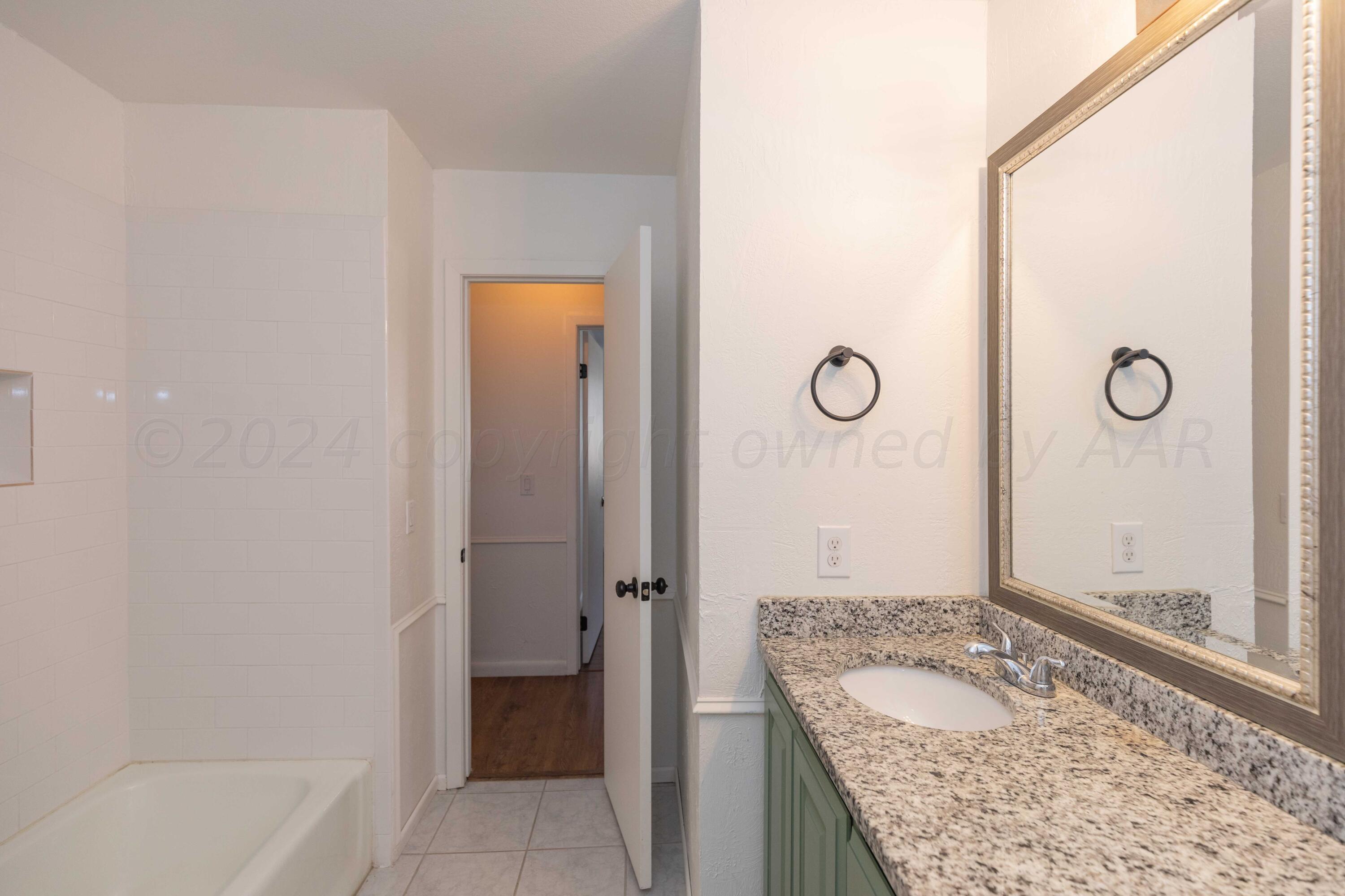 6506 Garwood Road Amarillo, TX 79109 - Photo 8 of 41 BATHROOM 2 VIEW 4