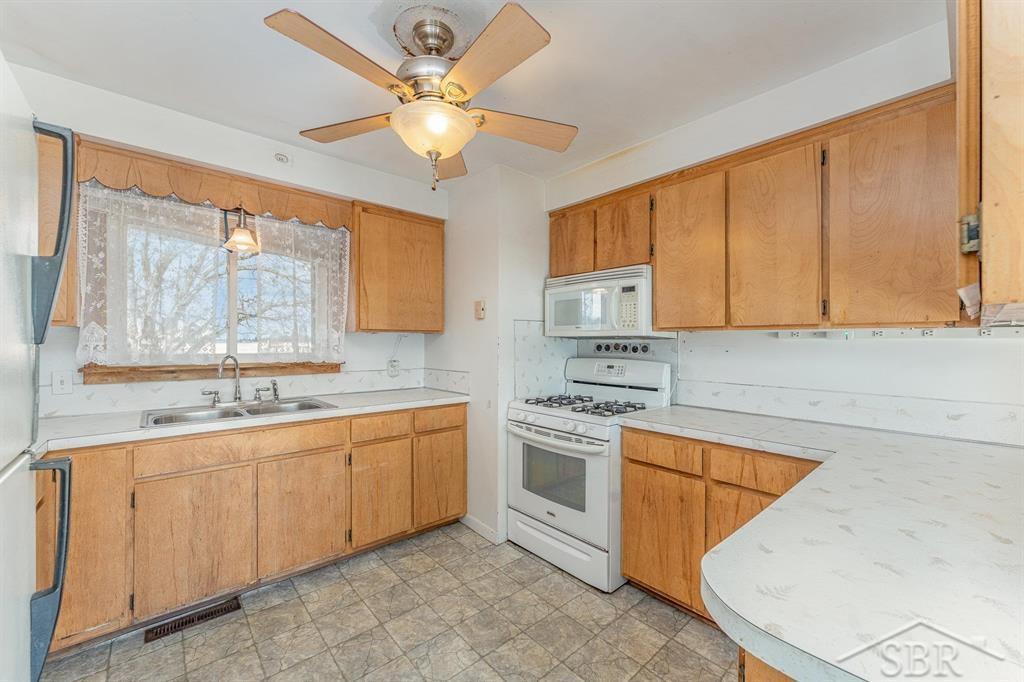 179 West Curtis Road Hope, MI 48628 - Photo 7 of 28 Gallery Image 7