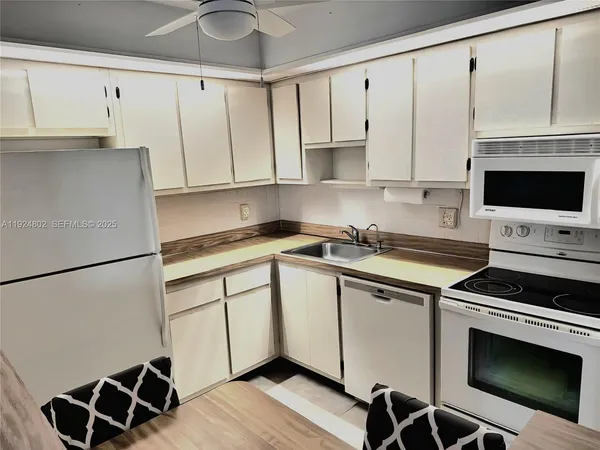 $129,000 | 9530 North Belfort Circle, Unit 108, Tamarac, FL 33321