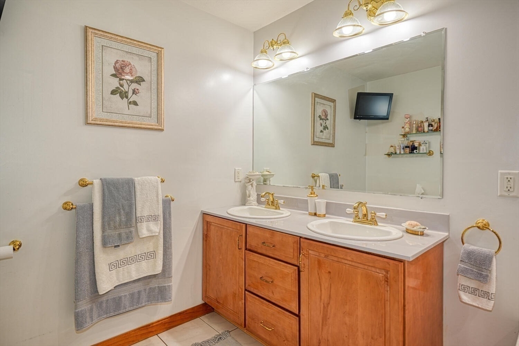 315 Central Street Hudson, MA 01749 - Photo 9 of 22