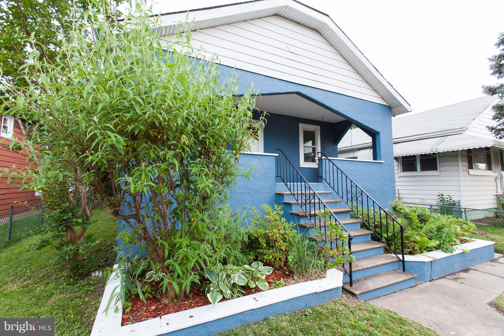6907 Ridgeway Road Baltimore, MD 21222 - Photo 3 of 25 a front view of a house with a yard
