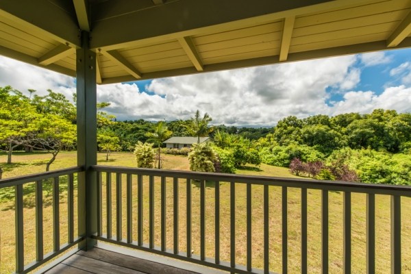 7561 Koolau Road, Unit B Kilauea, HI 96754 - Photo 4 of 25 a view of a porch
