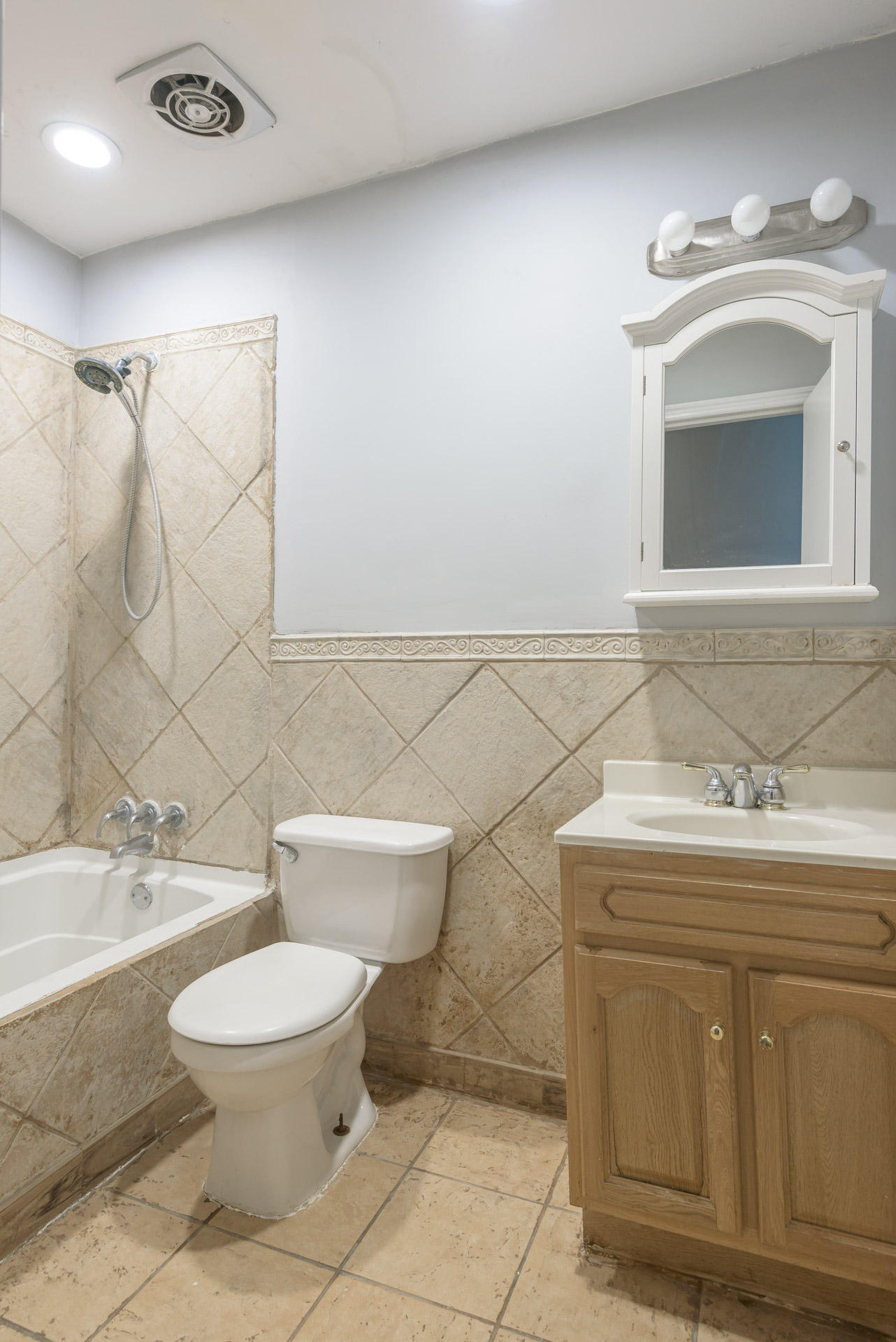 16 Durham Road Rossville, GA 30741 - Photo 18 of 25 Guest bath