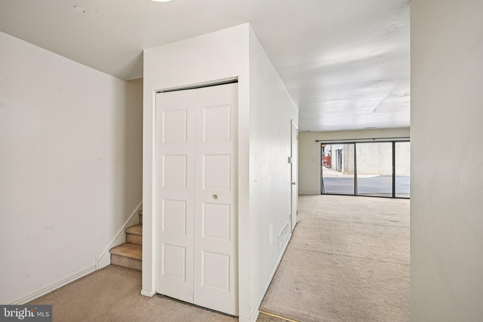 50 Centennial Road Telford, PA 18969 - Photo 3 of 38 Spacious entryway with natural light.