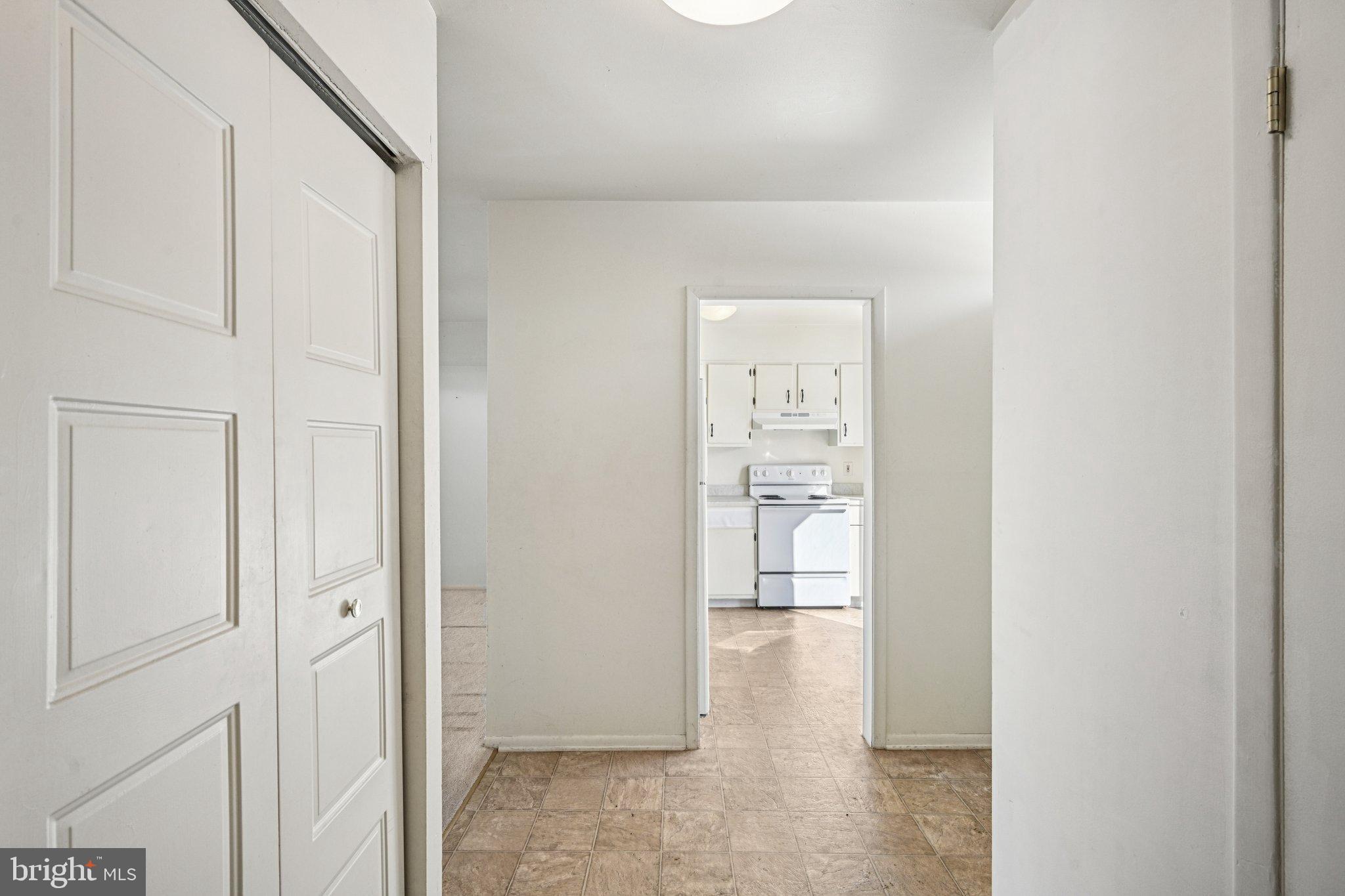 50 Centennial Road Telford, PA 18969 - Photo 4 of 38 Bright and inviting entryway to the kitchen.