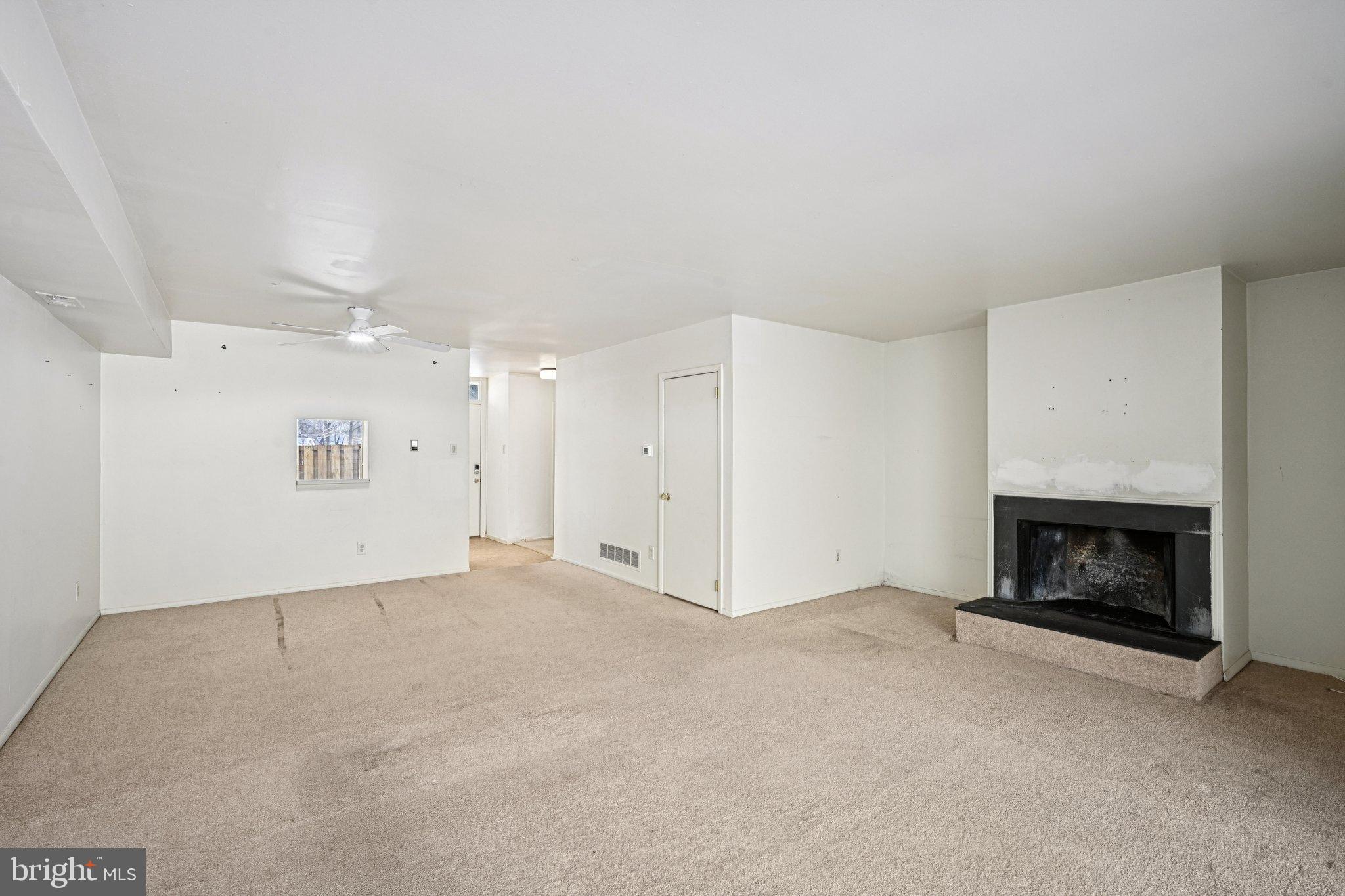 50 Centennial Road Telford, PA 18969 - Photo 6 of 38 Spacious, versatile living area awaits your touch.