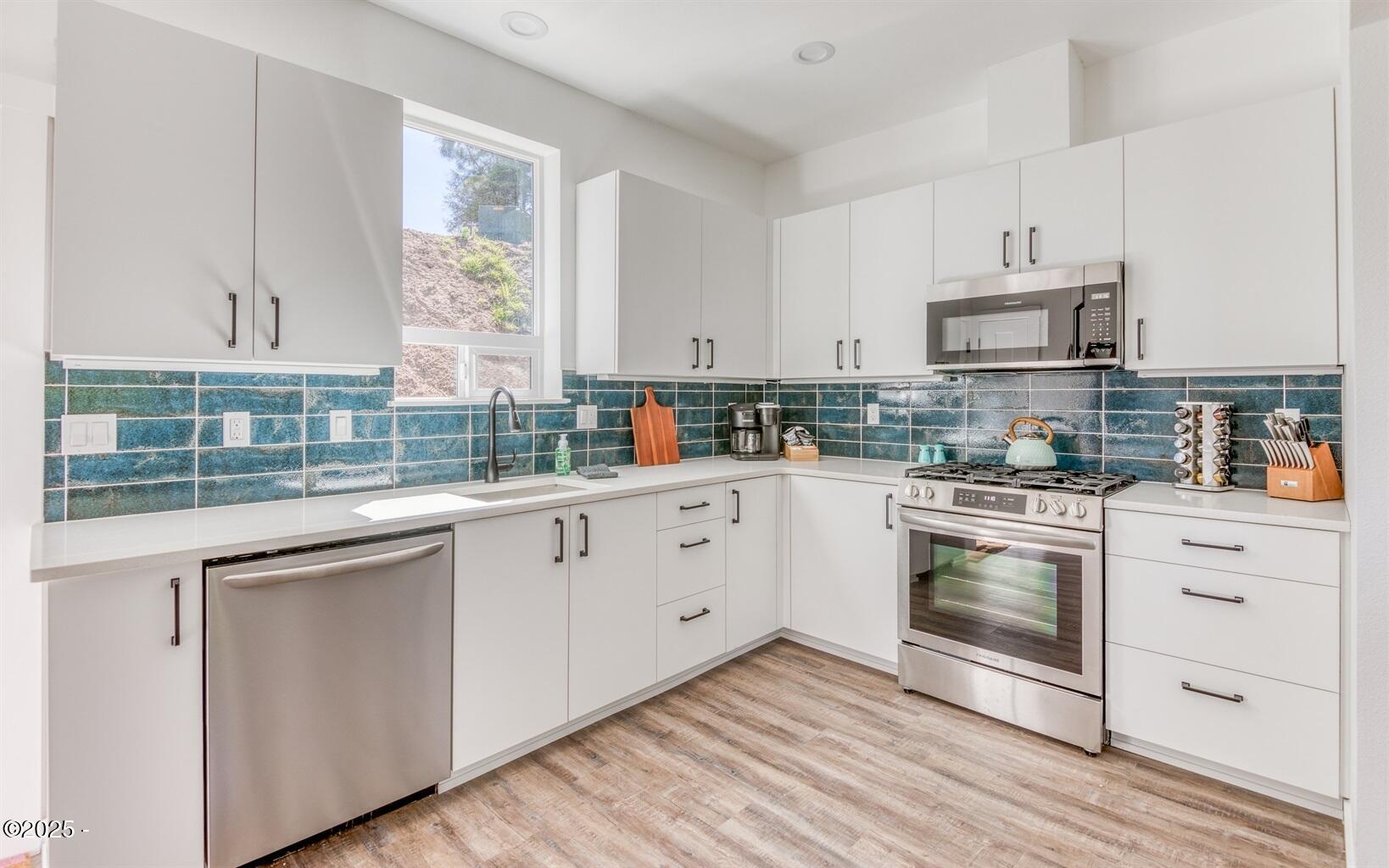 450 Southeast Shell Avenue Depoe Bay, OR 97341 - Photo 11 of 24 Kitchen