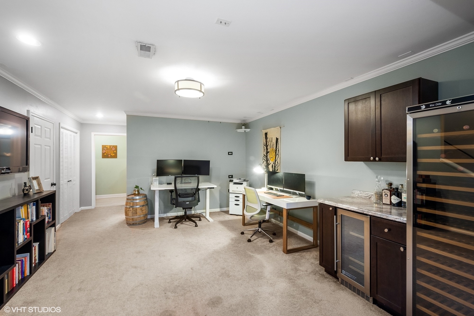 220 West Scott Street, Unit F Chicago, IL 60610 - Photo 13 of 19 a workspace with furniture