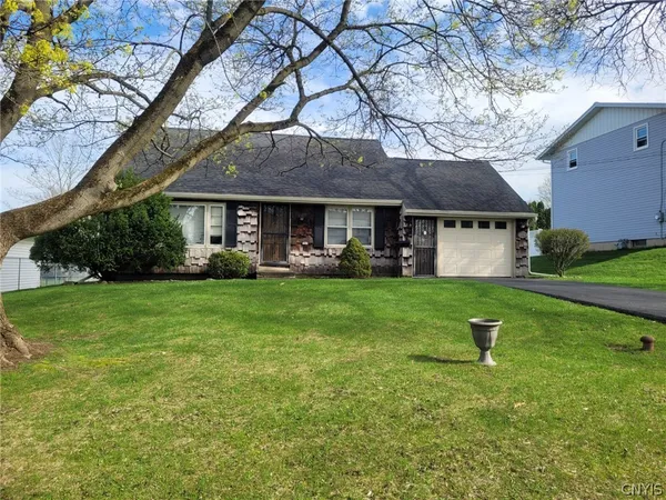 $195,000 | 114 Skyview Drive, Salina, NY 13088