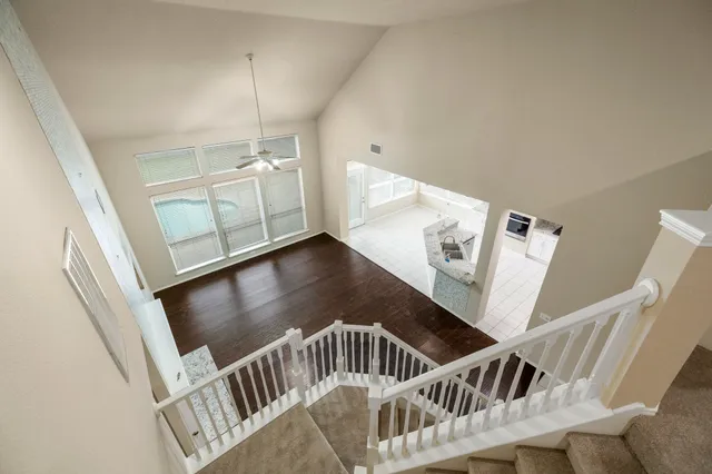 a view of entryway with a front door