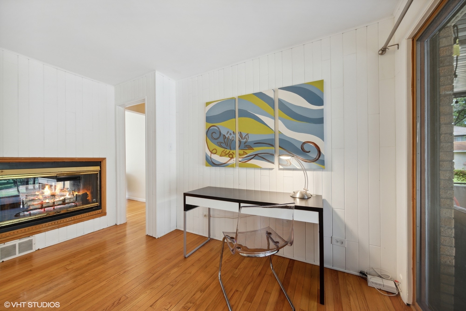 186 West Burlington Street Riverside, IL 60546 - Photo 7 of 19 a bedroom with a bed and a painting on the wall