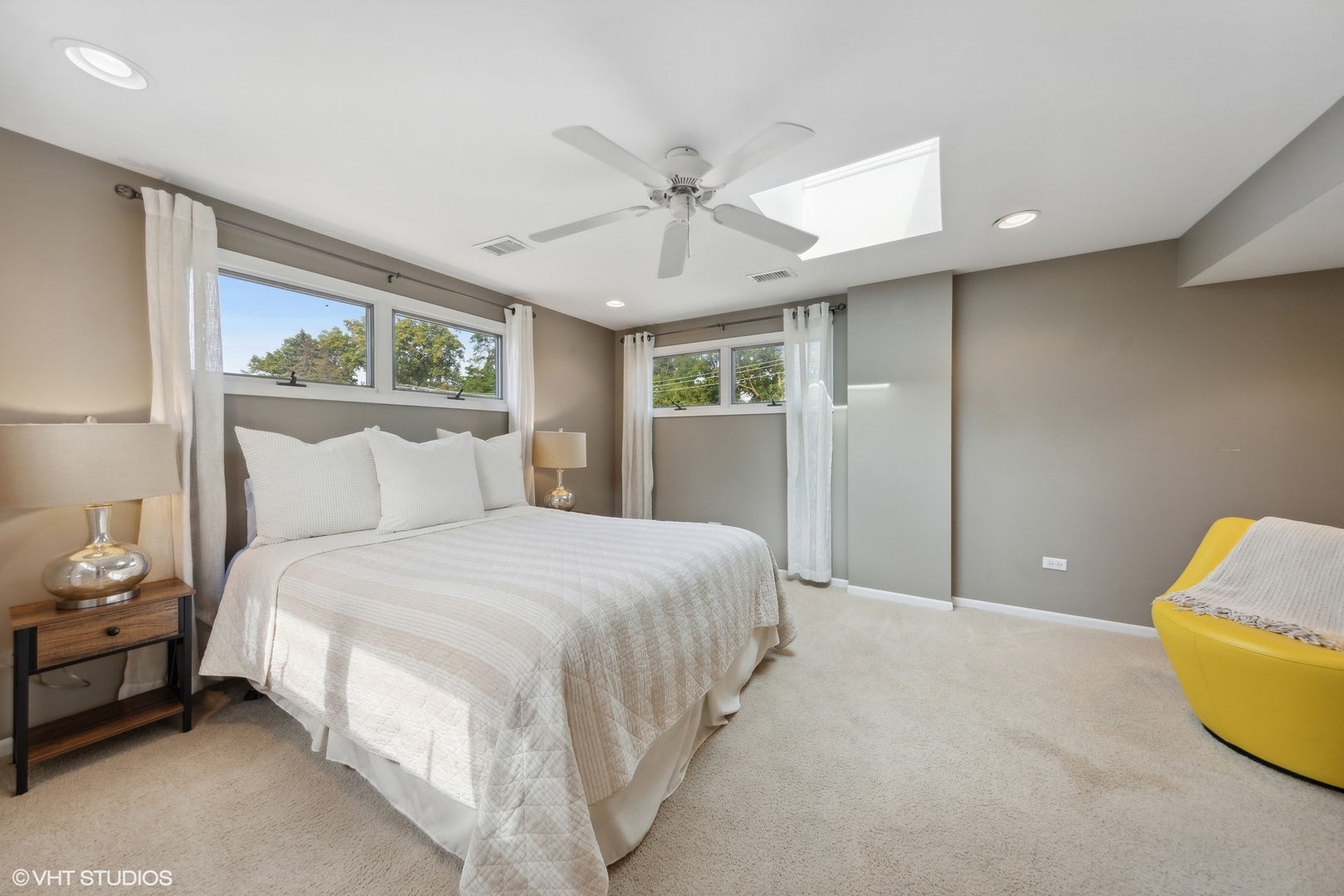 186 West Burlington Street Riverside, IL 60546 - Photo 10 of 19 a spacious bedroom with a bed and painting on the wall