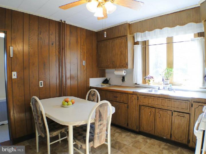 112 Linden Avenue Rutledge, PA 19070 - Photo 11 of 21 Kitchen