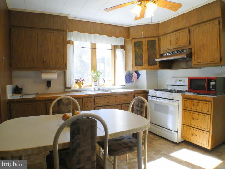 112 Linden Avenue Rutledge, PA 19070 - Photo 10 of 21 Kitchen