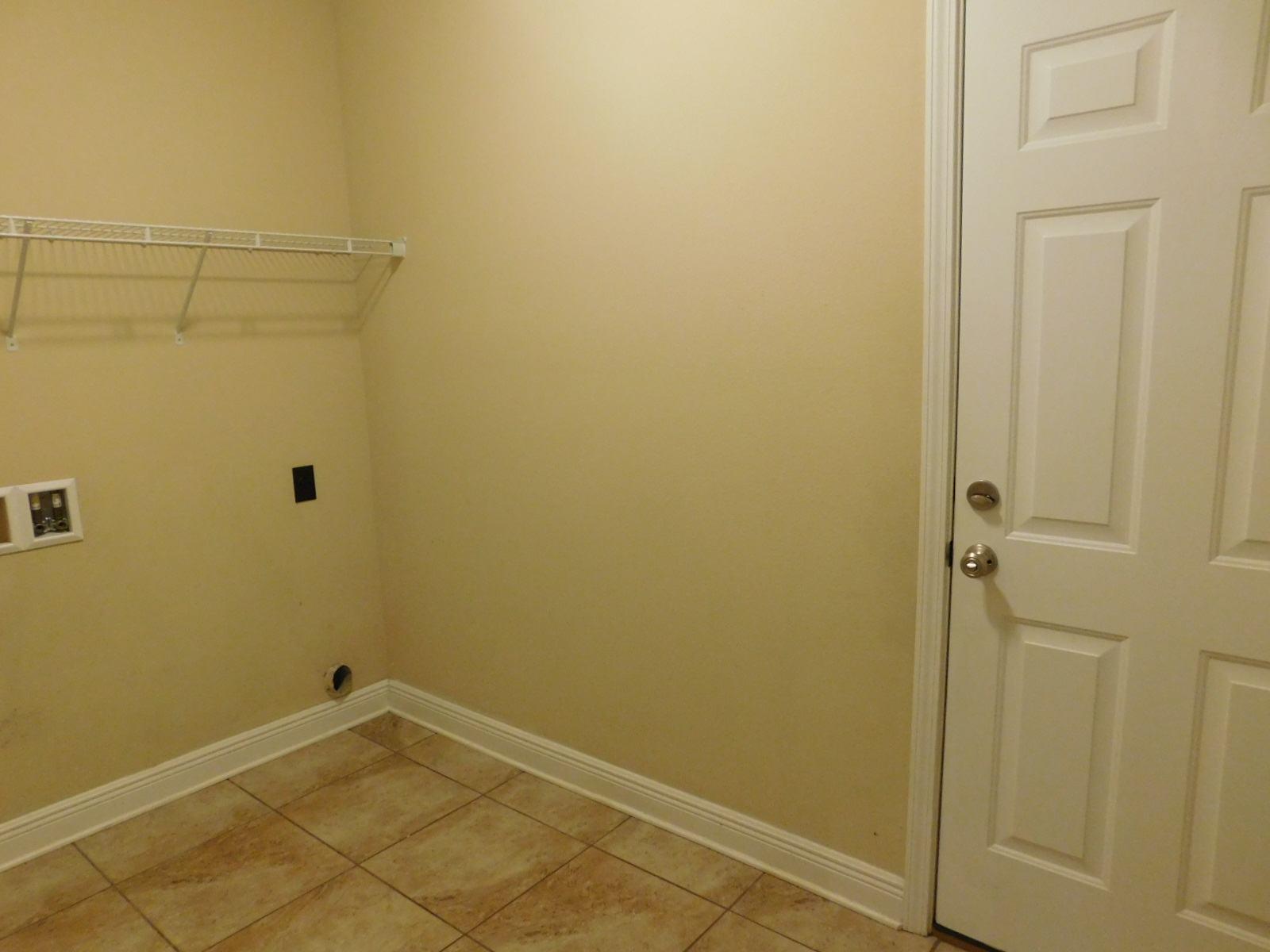 721 Lime Lane Crestview, FL 32536 - Photo 21 of 27 a view of a small space