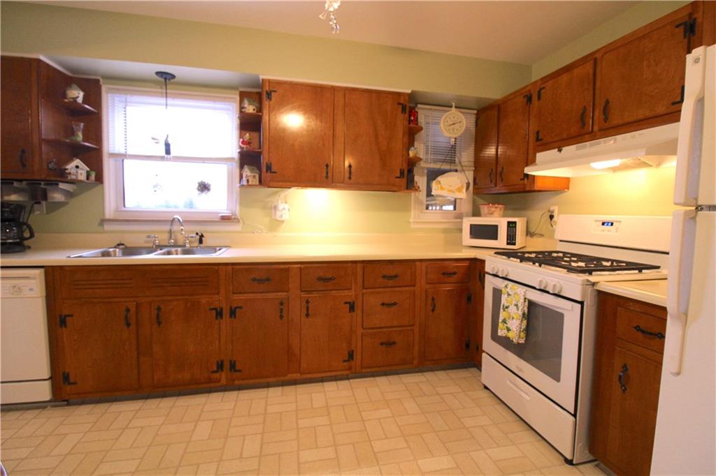 2002 Ridge Rd Extension Ambridge, PA 15003 - Photo 11 of 25