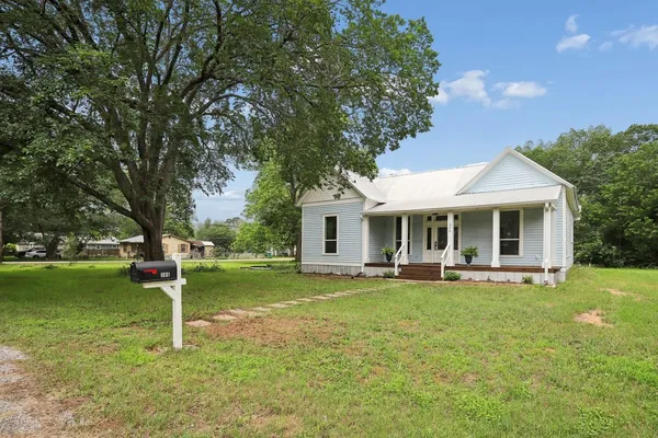 $343,900 | 306 Rivers Street, Smithville, TX 78957