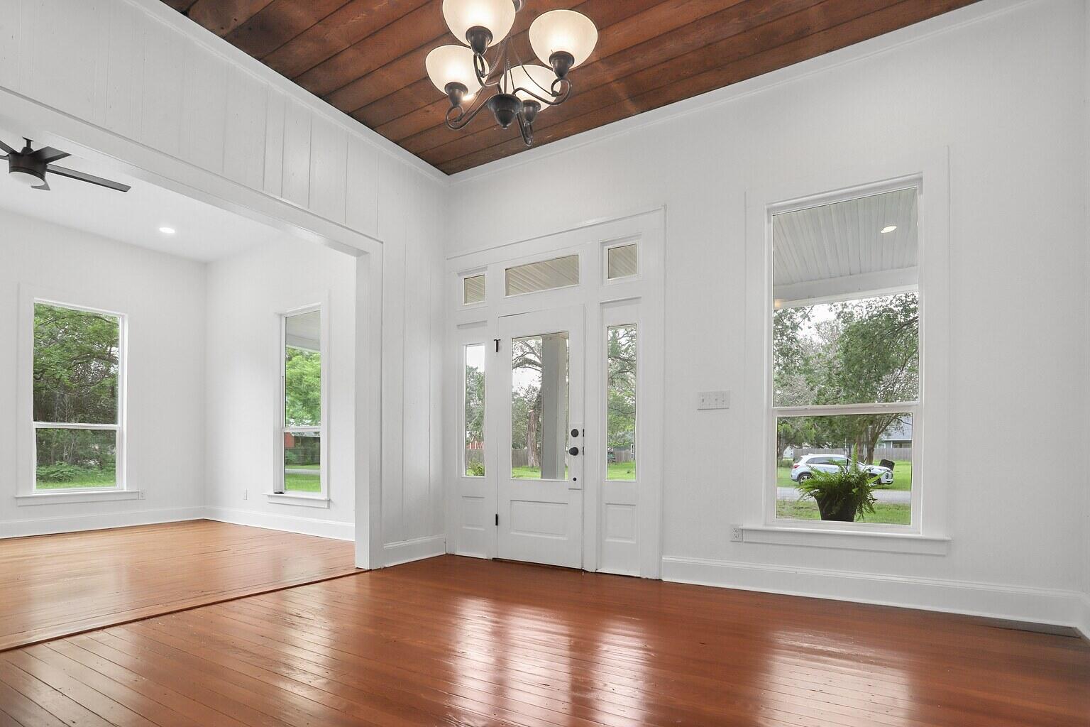 306 Rivers Street Smithville, TX 78957 - Photo 4 of 25