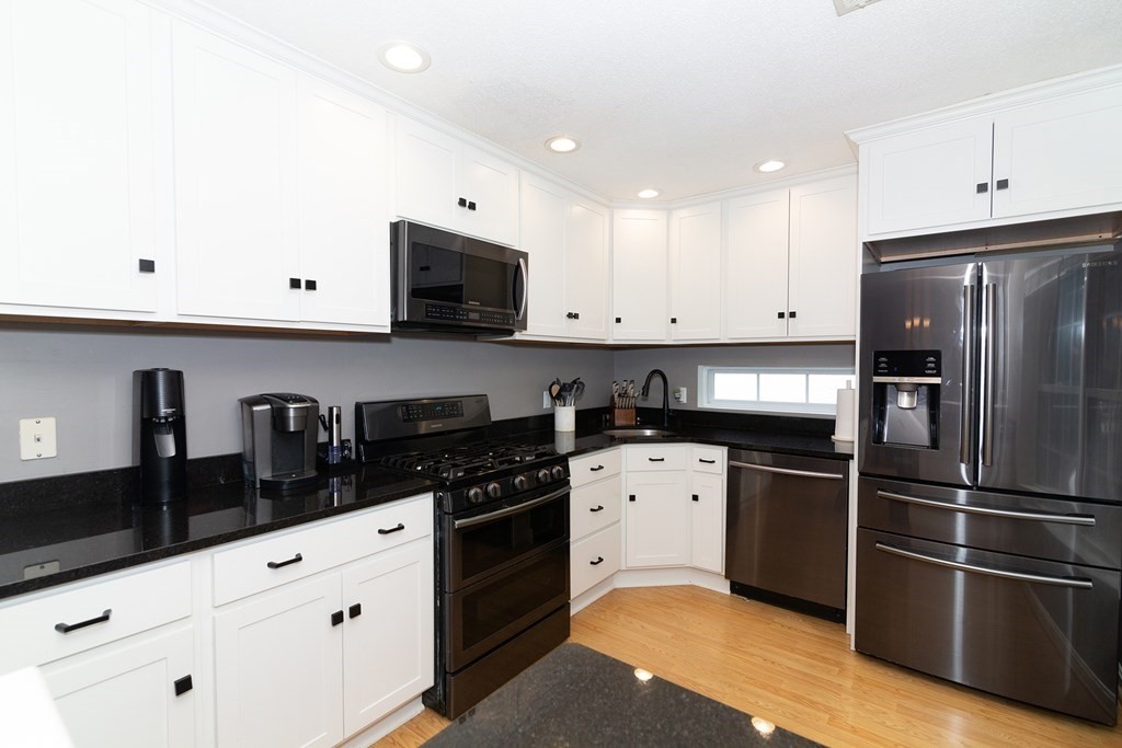 5 Rhodes Lane Foxboro, MA 02035 - Photo 6 of 27 Gallery Image 6