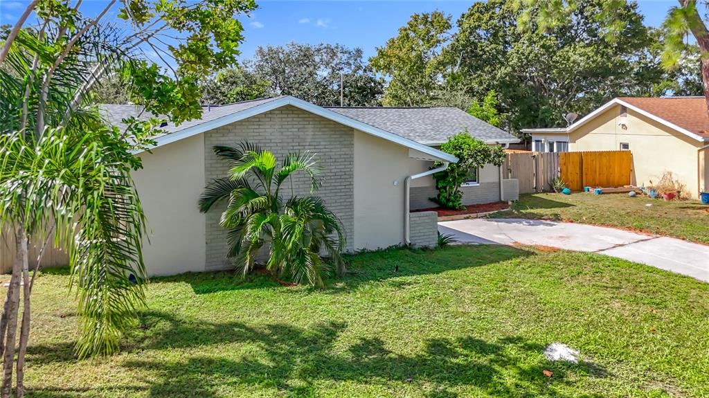 7480 118th Terrace Largo, FL 33773 - Photo 6 of 49 a backyard of a house with plants and large tree