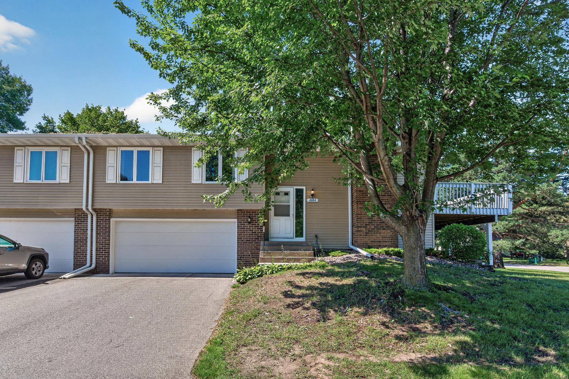 4664 Ridge Cliff Drive Eagan, MN 55122 - Photo 5 of 36