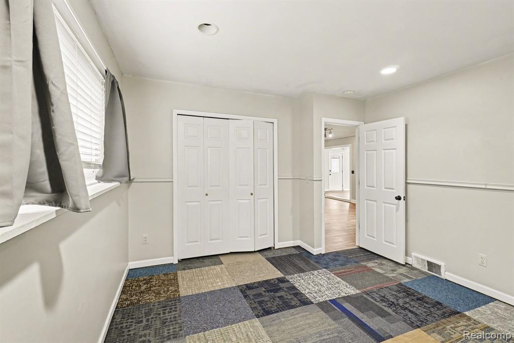 1784 Byron Road Howell, MI 48855 - Photo 7 of 33