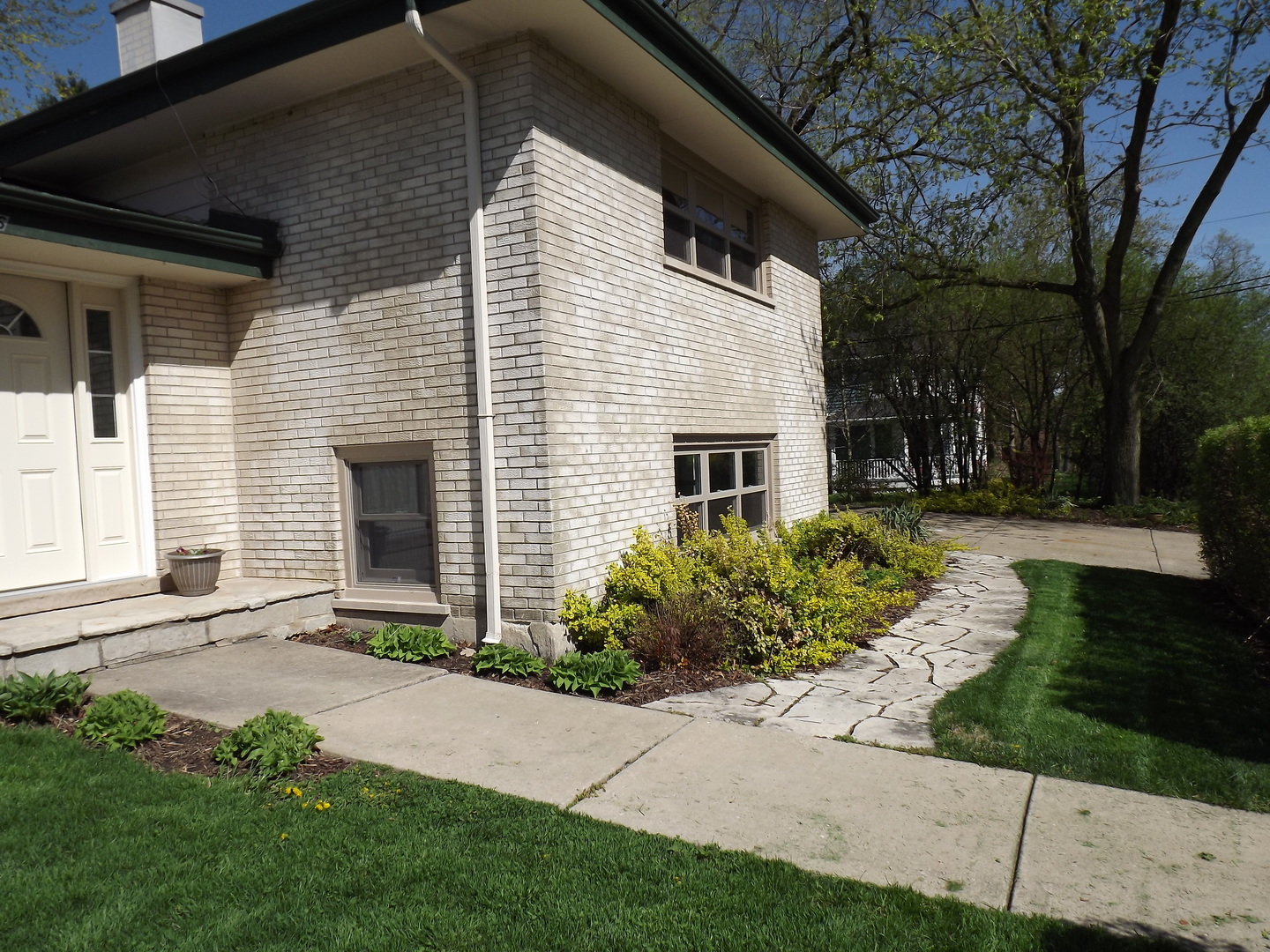 18056 Perth Avenue Homewood, IL 60430 - Photo 4 of 42 a front view of a house with garden