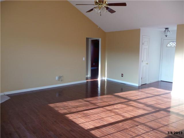 267 Walnut Grove Road Lebanon, TN 37090 - Photo 4 of 16 Living Room
