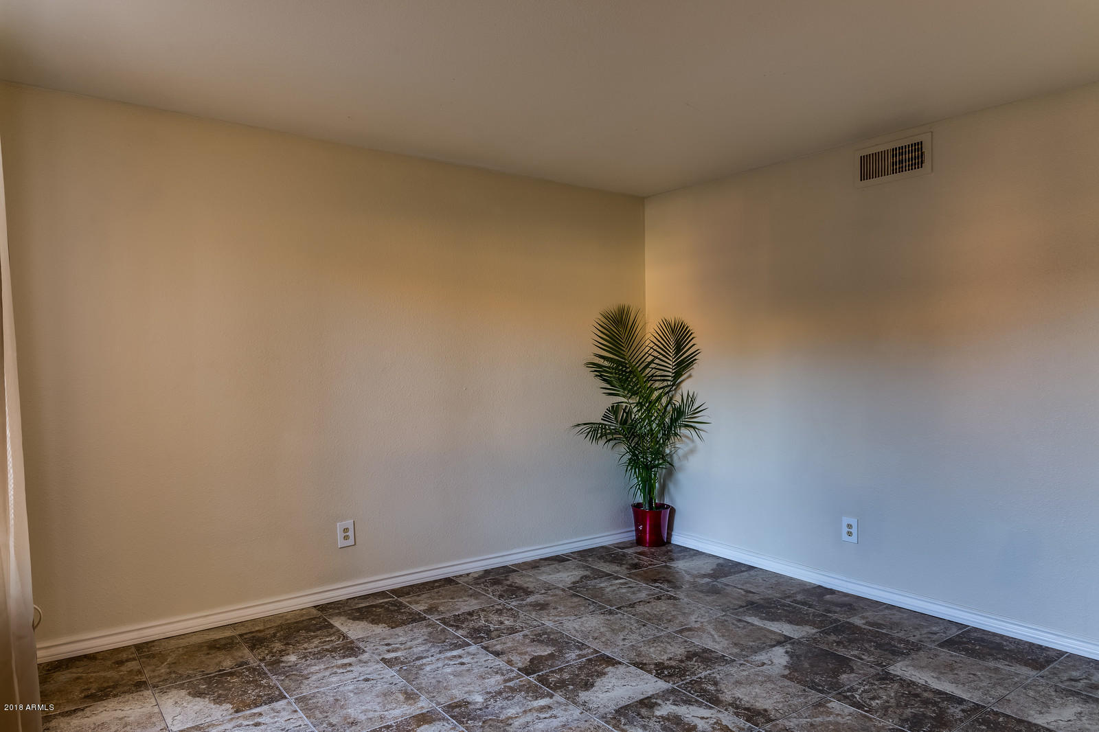 3511 East Baseline Road, Unit 1037 Phoenix, AZ 85042 - Photo 3 of 19 LivRm