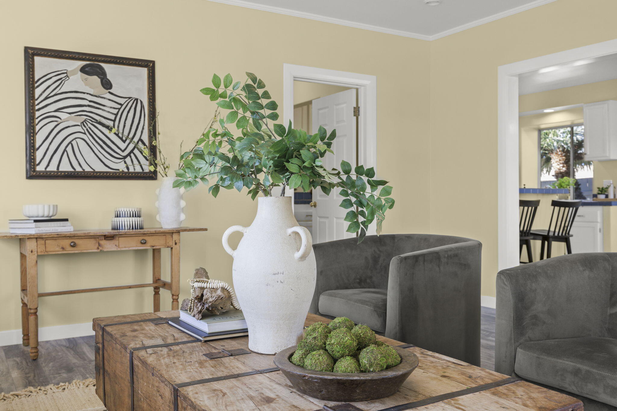 163 Aliso Street Ventura, CA 93001 - Photo 11 of 35 20-Living Room