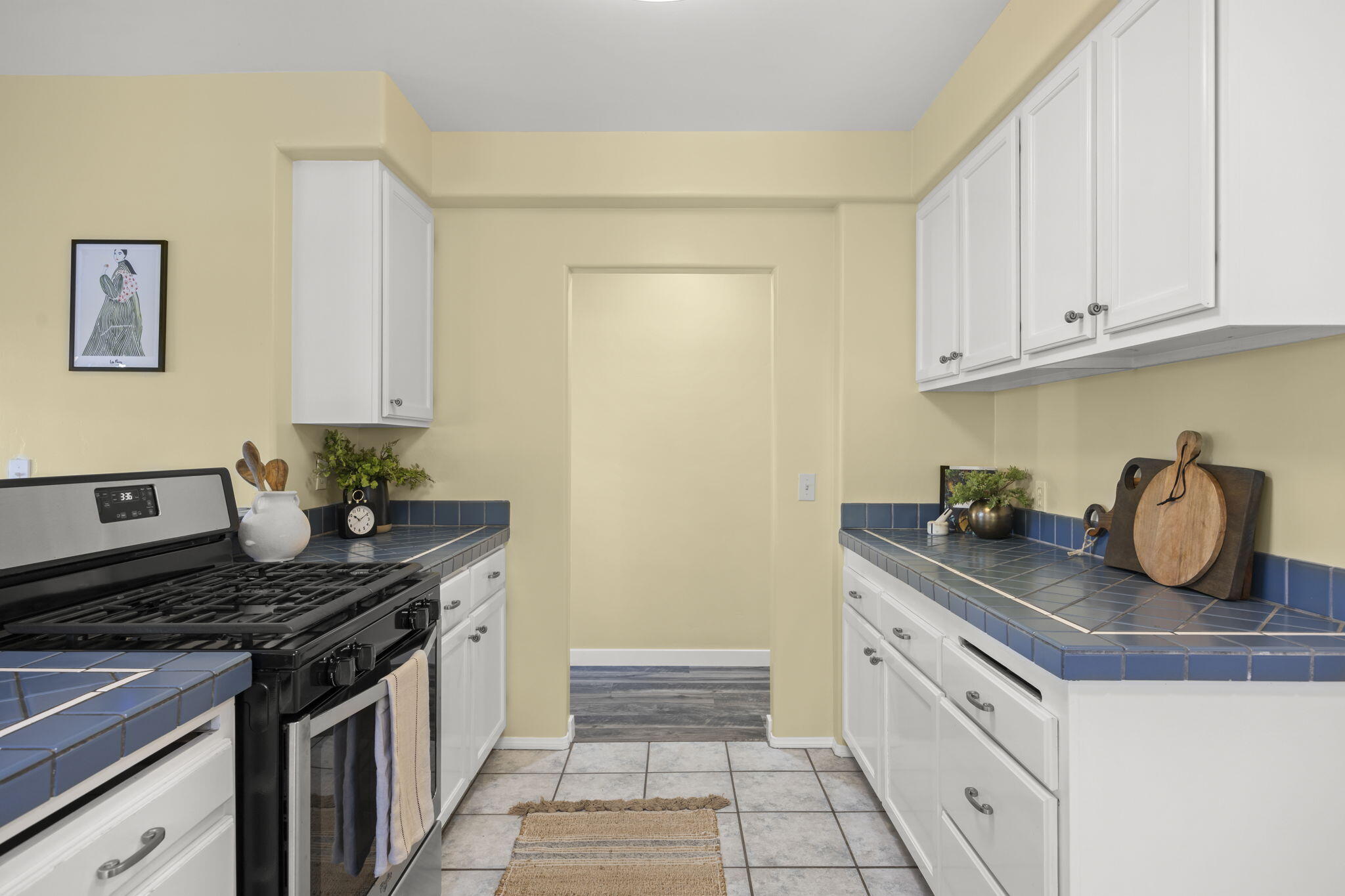 163 Aliso Street Ventura, CA 93001 - Photo 16 of 35 27-Kitchen