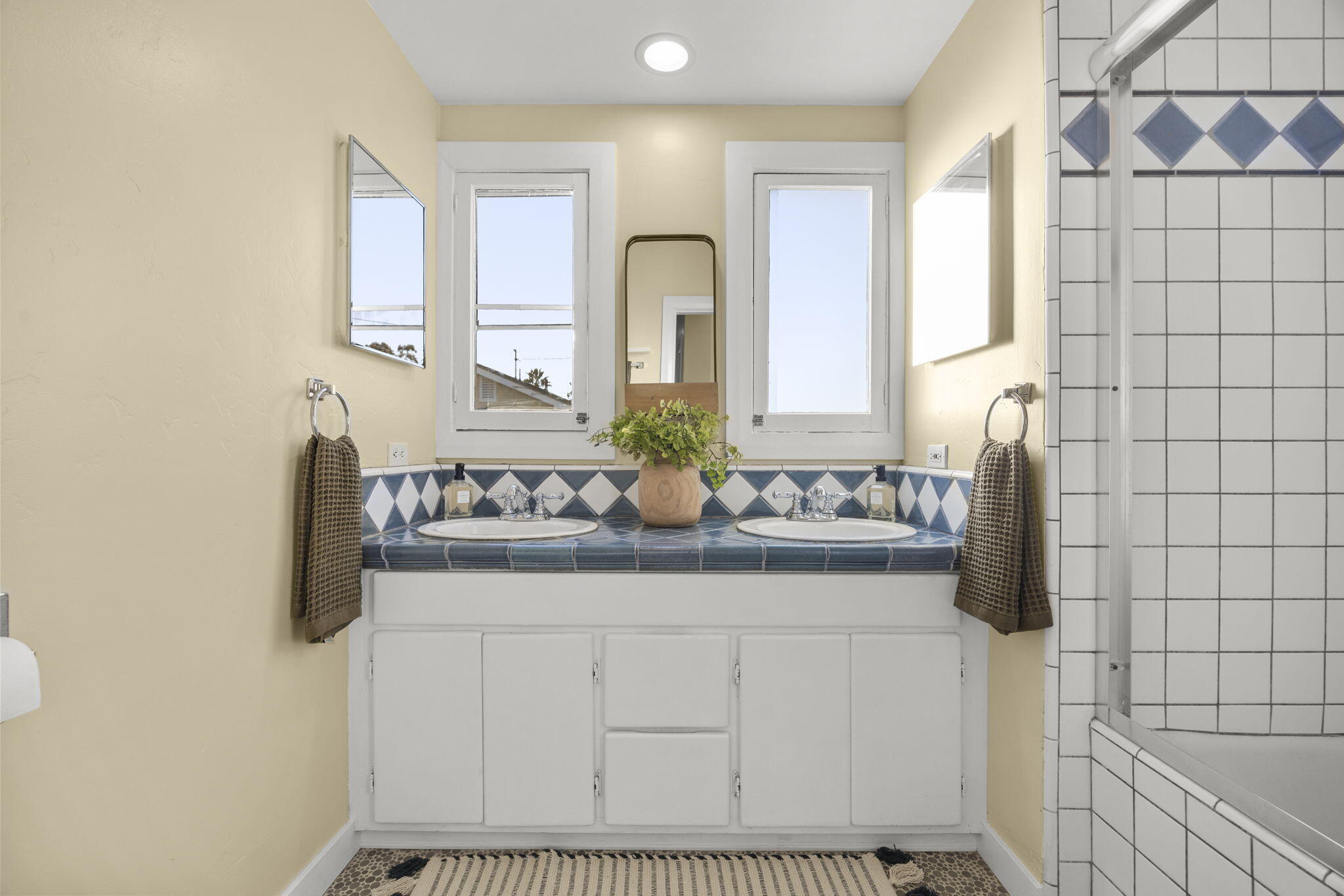 163 Aliso Street Ventura, CA 93001 - Photo 20 of 35 32-Bathroom 1