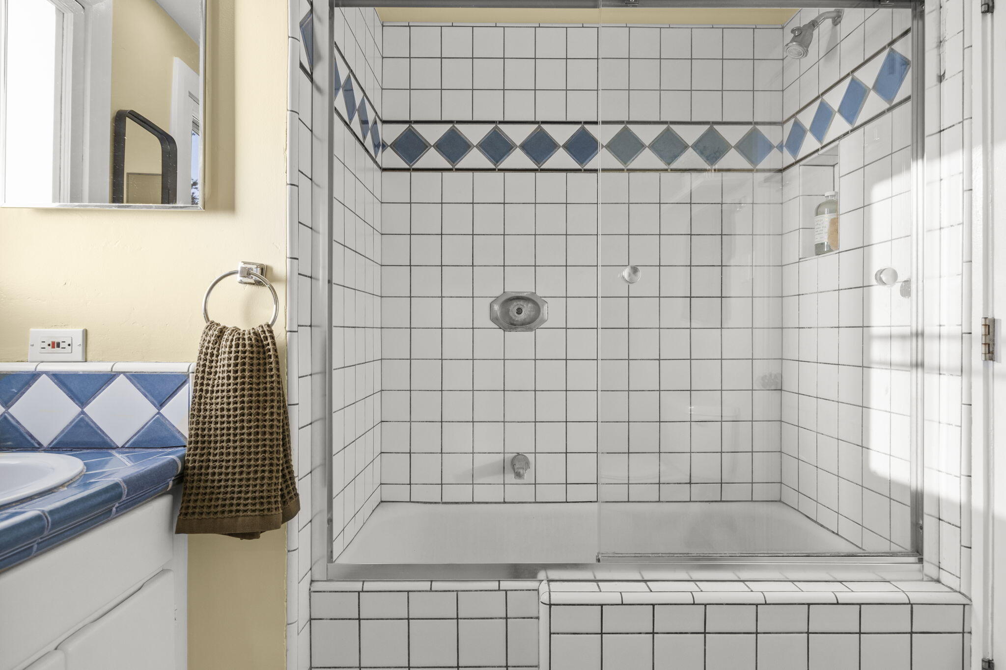 163 Aliso Street Ventura, CA 93001 - Photo 21 of 35 33-Bathroom 1