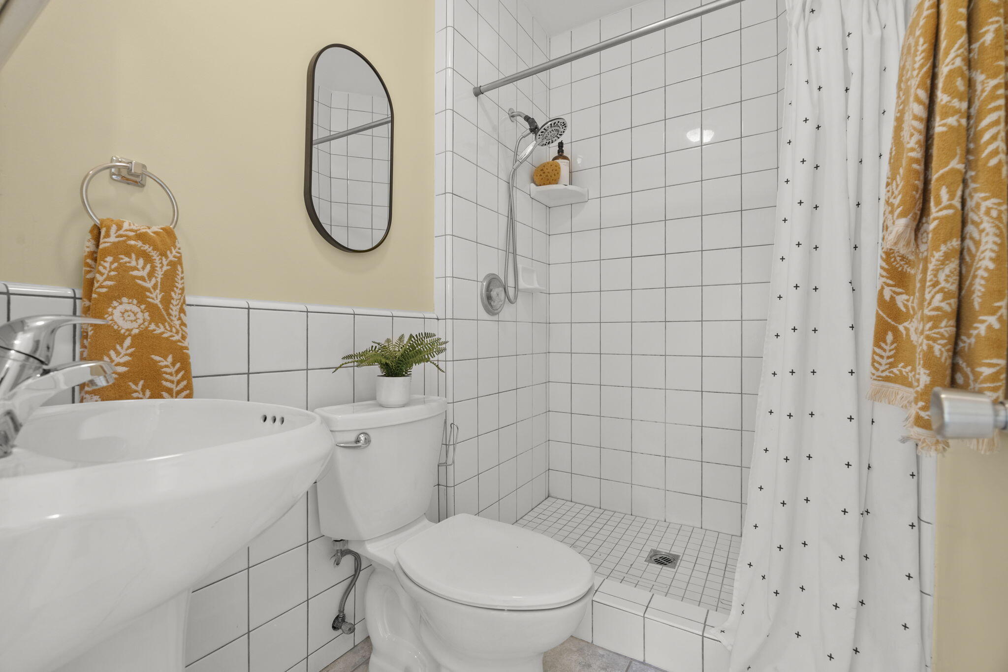 163 Aliso Street Ventura, CA 93001 - Photo 26 of 35 38-Bathroom 2