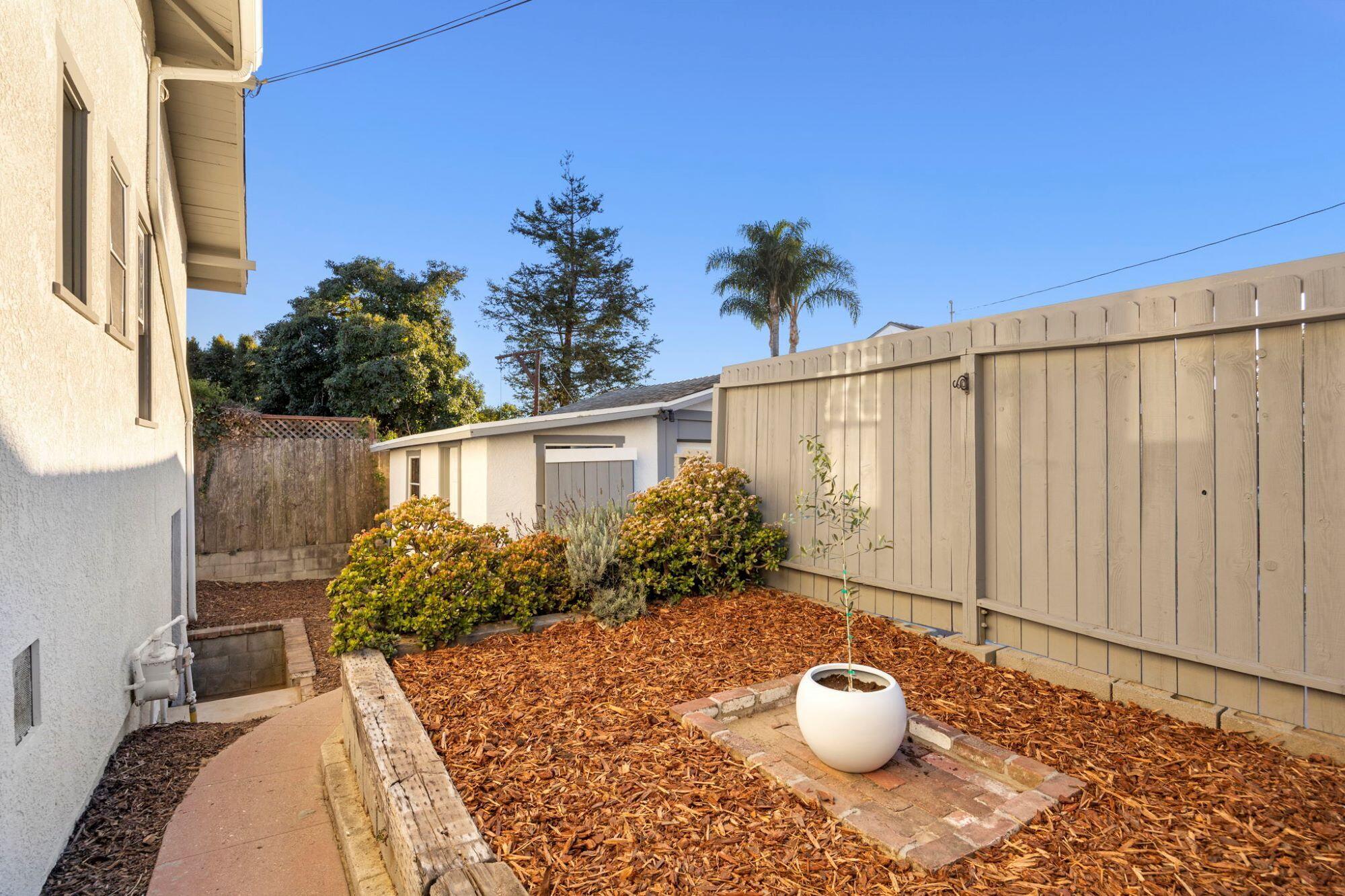 163 Aliso Street Ventura, CA 93001 - Photo 30 of 35 48-Aliso