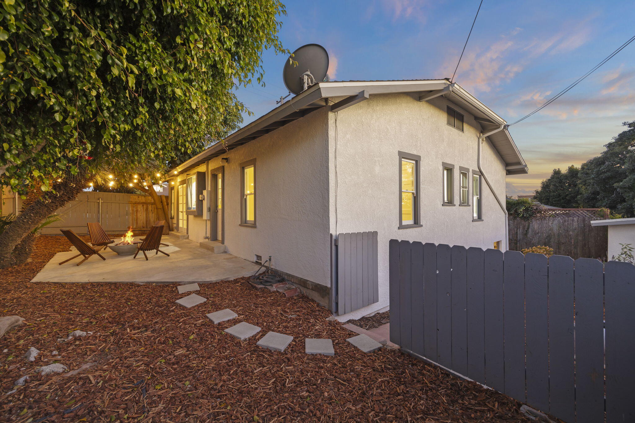 163 Aliso Street Ventura, CA 93001 - Photo 4 of 35 6-Back