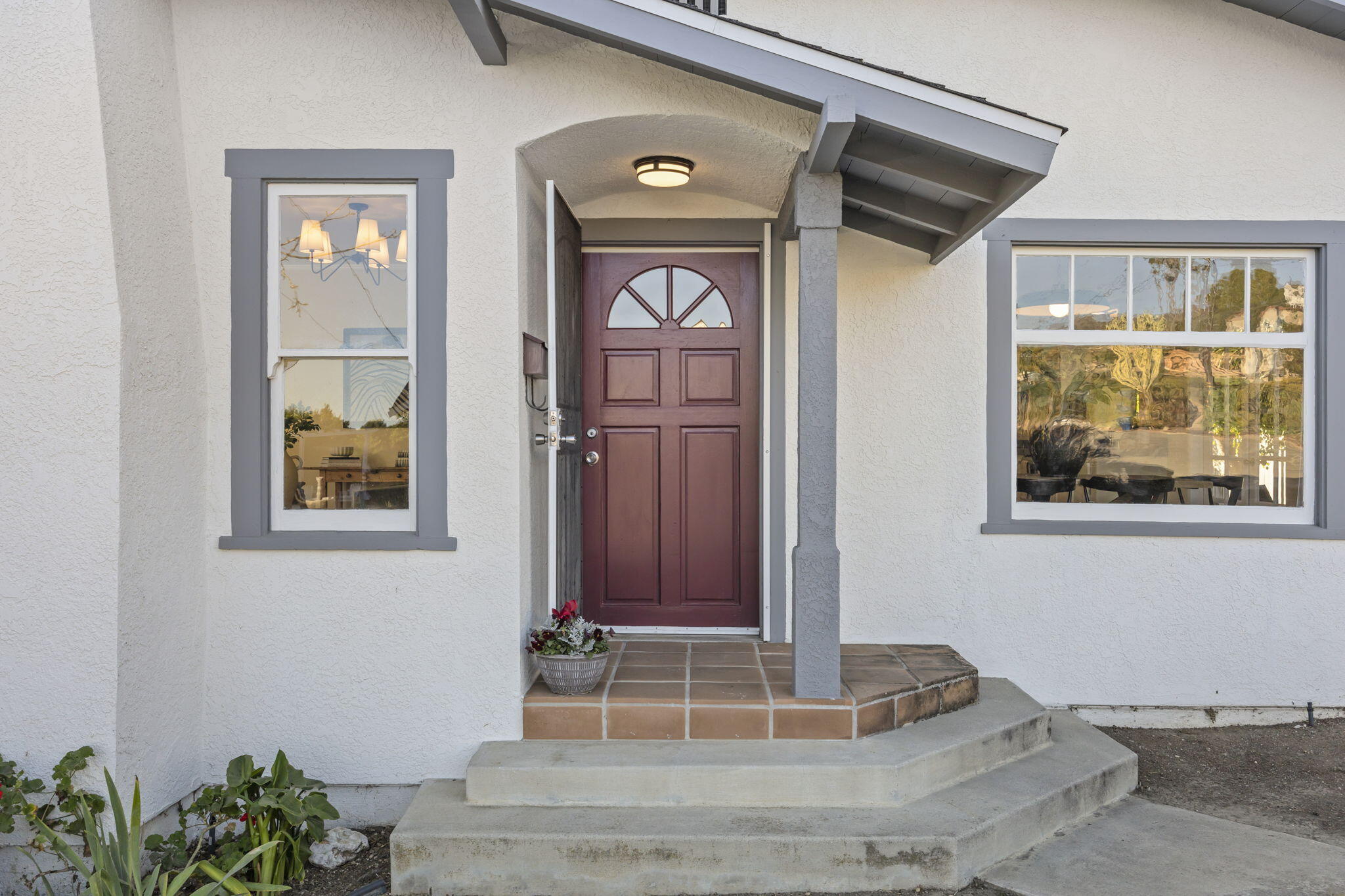 163 Aliso Street Ventura, CA 93001 - Photo 7 of 35 15-Front Door
