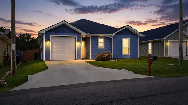 $278,700 | 2316 Creekview Drive, Granbury, TX 76048