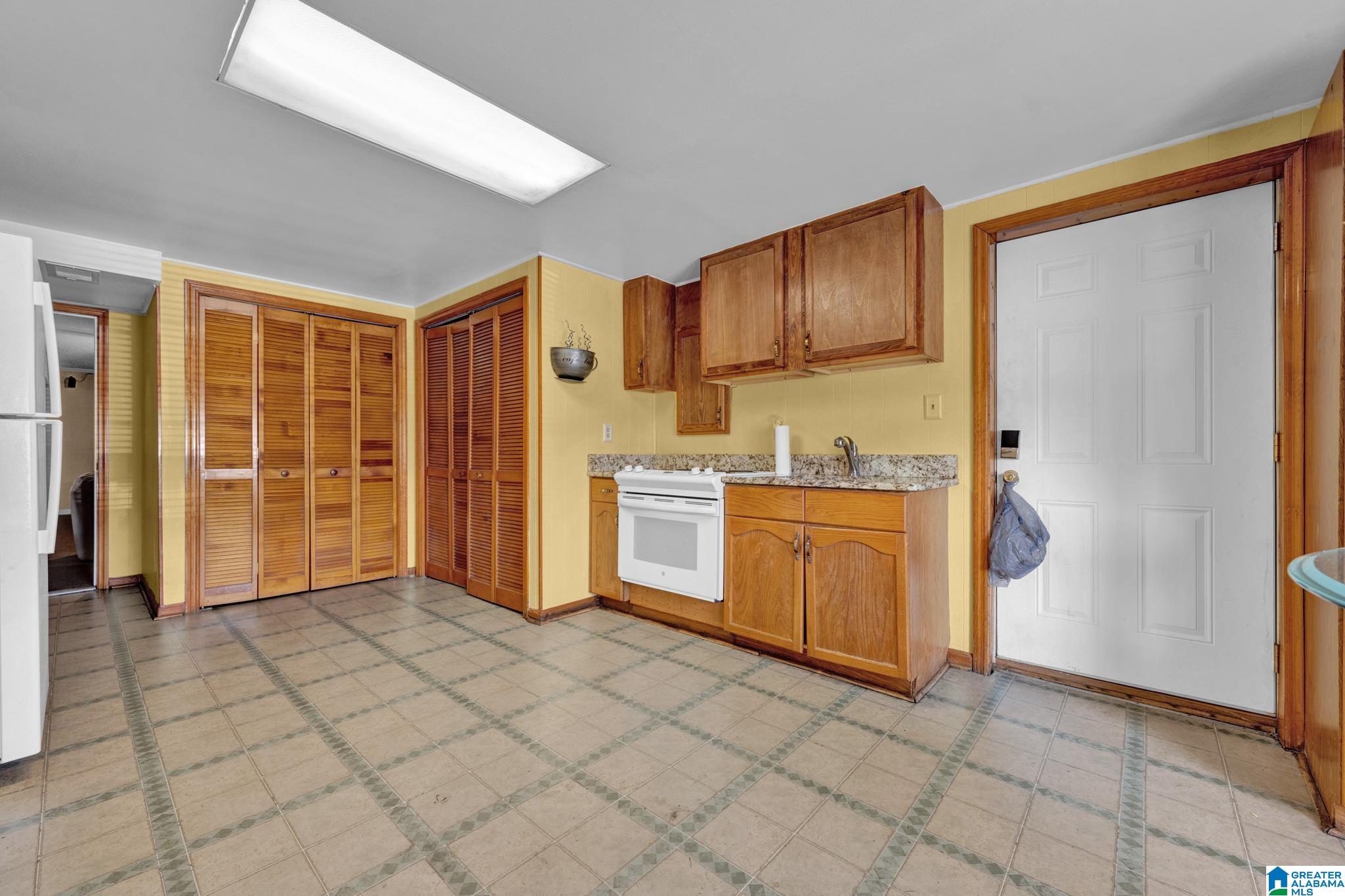 1121 Pacific Drive Alabaster, AL 35007 - Photo 24 of 36