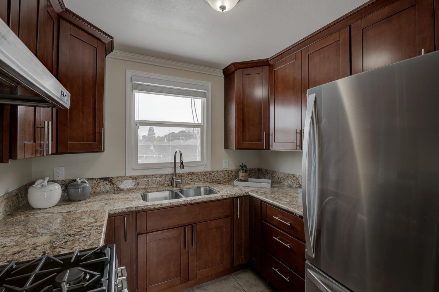 489 Rollins Road Burlingame, CA 94010 - Photo 12 of 23