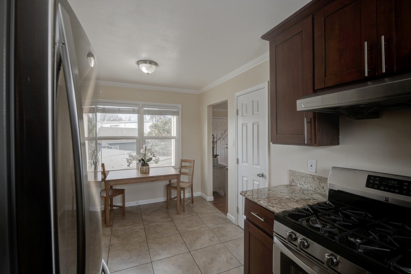 489 Rollins Road Burlingame, CA 94010 - Photo 13 of 23