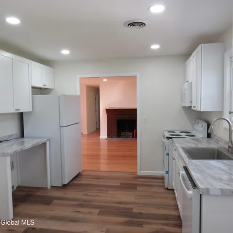 $3,000 | 5 Sunset Drive, Colonie, NY 12110