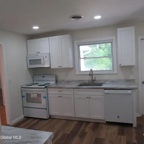 $3,000 | 5 Sunset Drive, Colonie, NY 12110