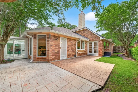 $559,000 | 6 Skyland Place, The Woodlands, TX 77381