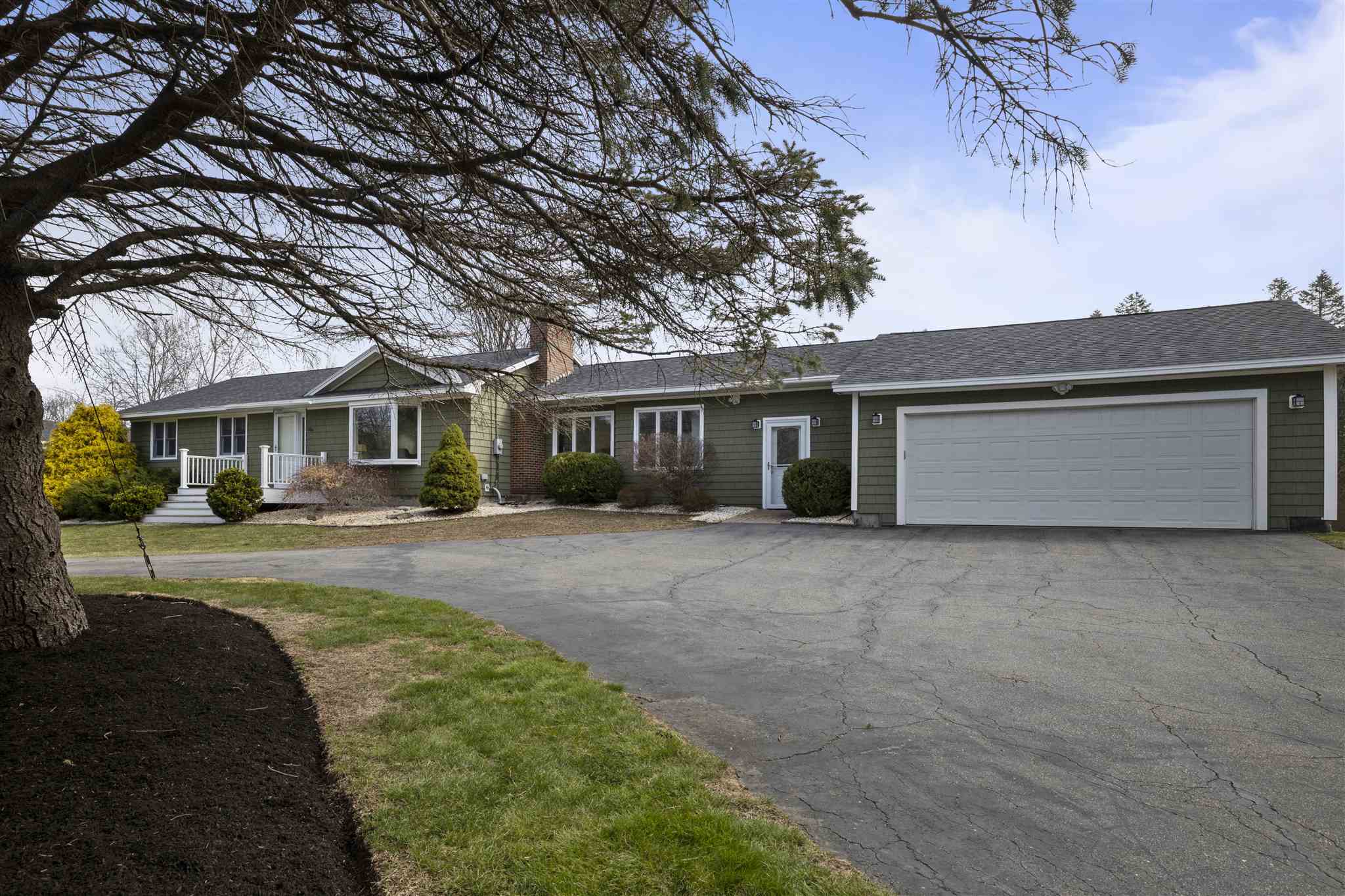 384 Newington Road Newington, NH 03801 - Photo 1 of 39 Gallery Image 1