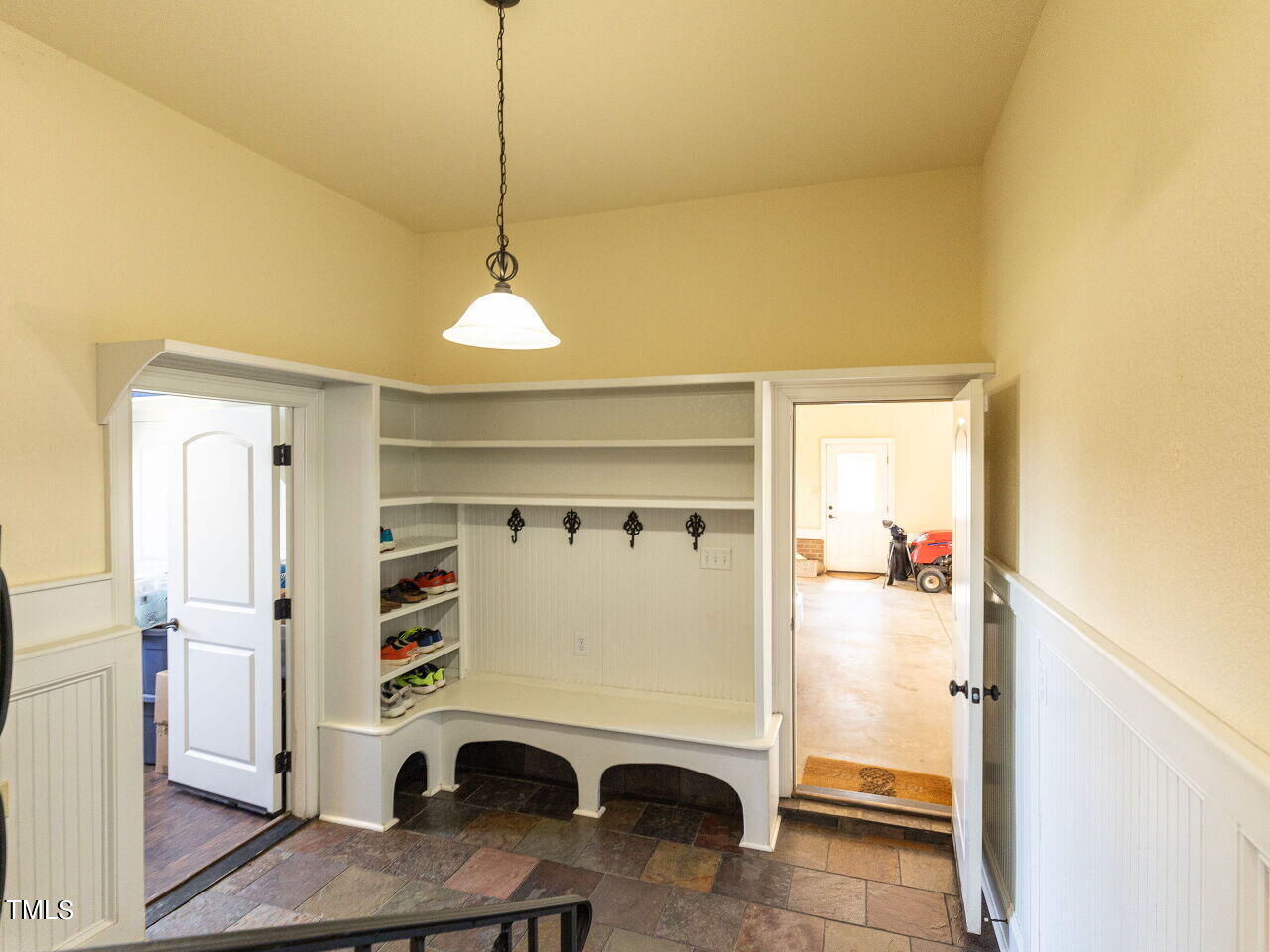 5420 Den Heider Way Raleigh, NC 27606 - Photo 15 of 41 028-1280x960-mudroom