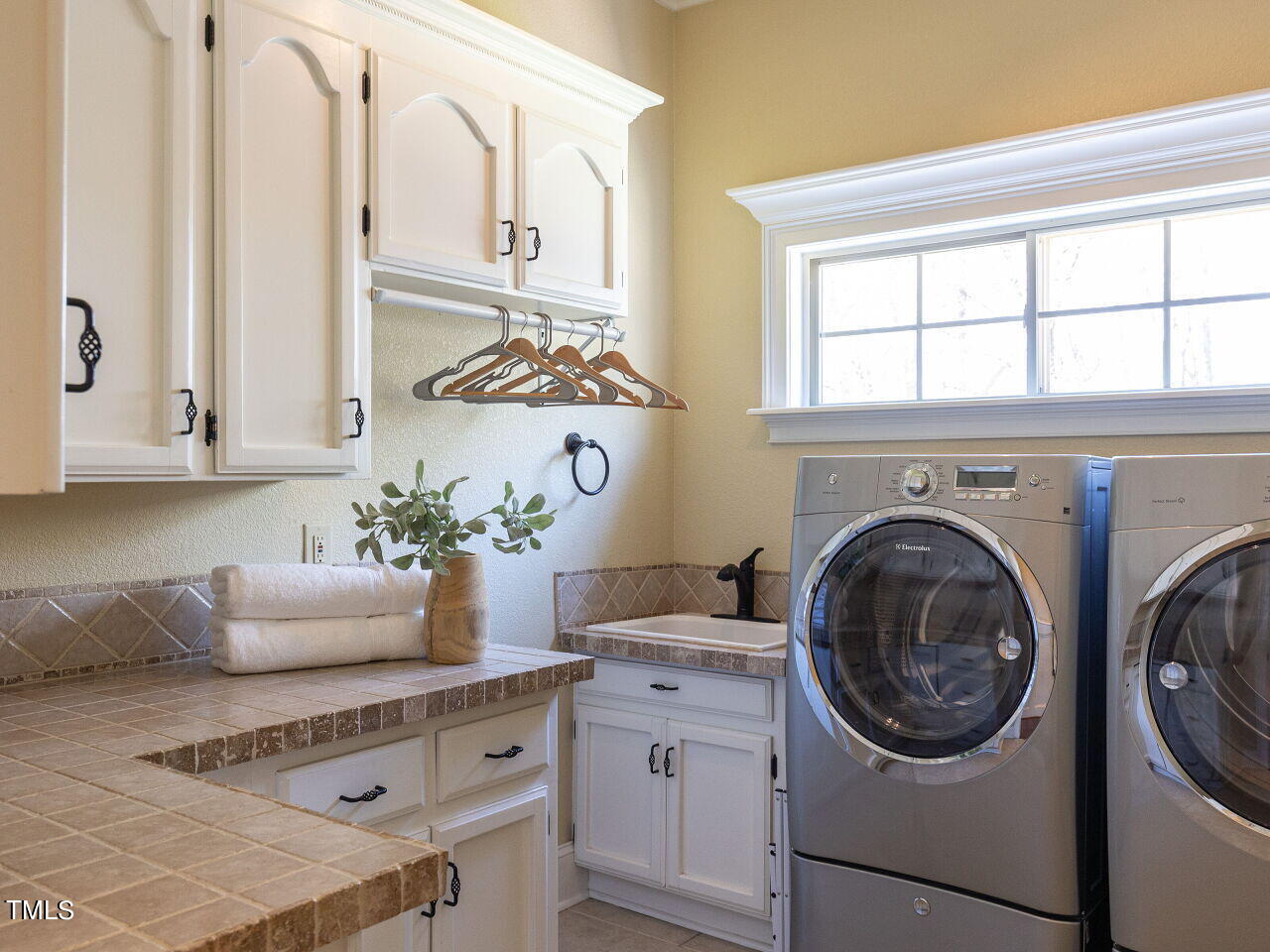 5420 Den Heider Way Raleigh, NC 27606 - Photo 20 of 41 036-1280x960-laundry-room