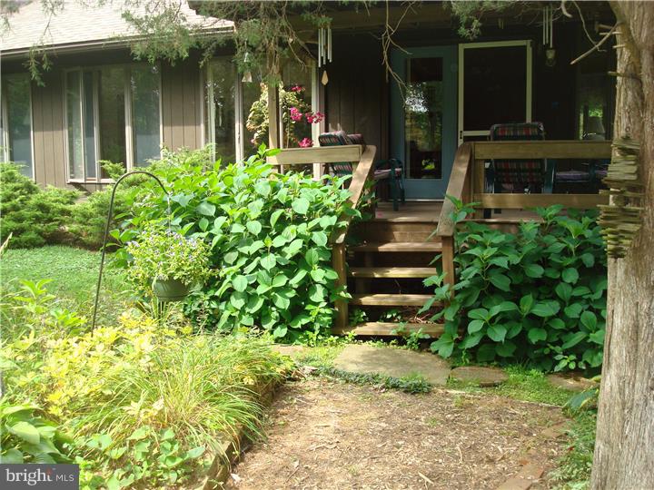1555 Markley Road Pennsburg, PA 18073 - Photo 5 of 20 Porch